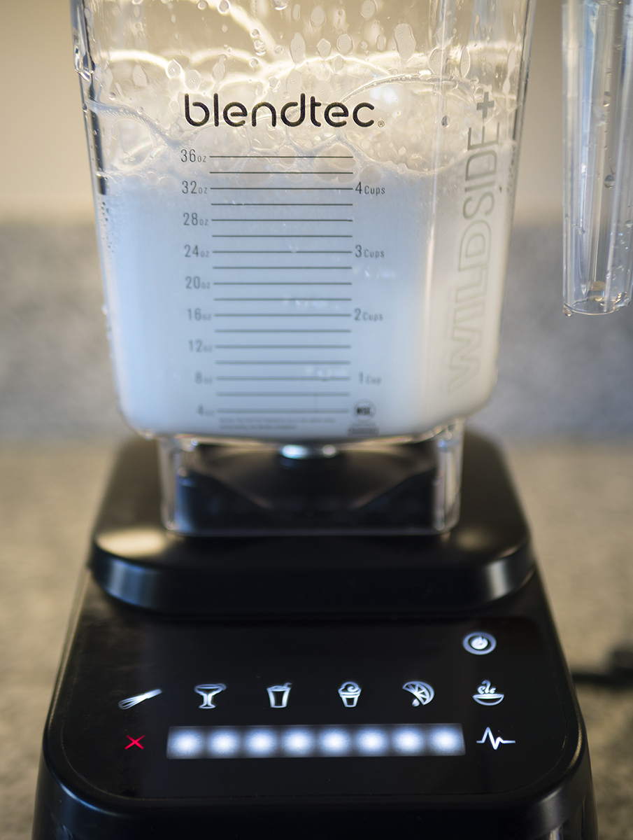 Blendtec, Blend Tec, blender, blender how to, step by step, blender instructions, breakfast blend, blended juice, clean up, cleaning